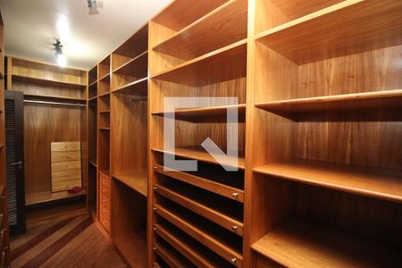 Casa à venda com 700m², 4 quartos e 7 vagasCloset da suíte 1