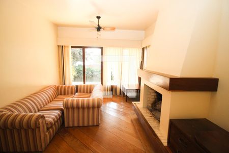 Casa à venda com 700m², 4 quartos e 7 vagasSala de TV