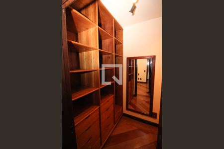 Casa à venda com 700m², 4 quartos e 7 vagasCloset da suíte 3