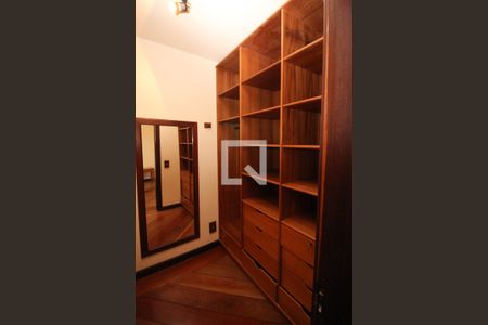 Casa à venda com 700m², 4 quartos e 7 vagasCloset da suíte 4