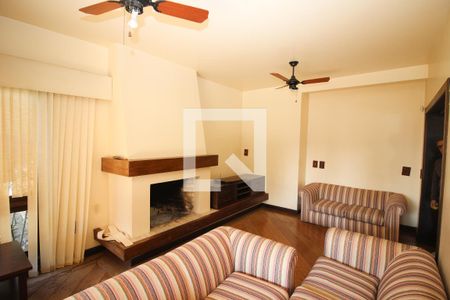 Casa à venda com 700m², 4 quartos e 7 vagasSala de TV