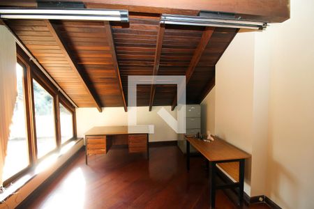 Casa à venda com 700m², 4 quartos e 7 vagasEscritório