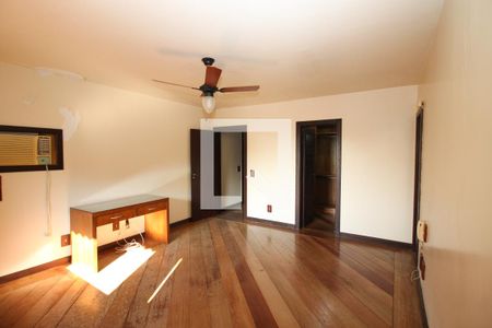 Casa à venda com 700m², 4 quartos e 7 vagasSuíte 1