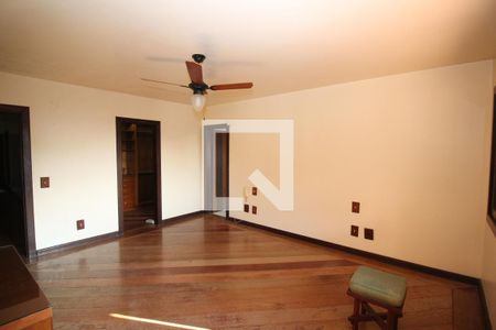 Casa à venda com 700m², 4 quartos e 7 vagasSuíte 1