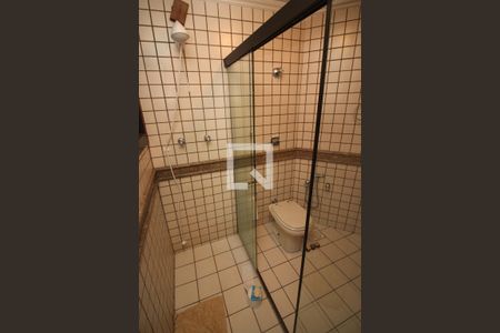 Casa à venda com 700m², 4 quartos e 7 vagasBanheiro da Suíte 2