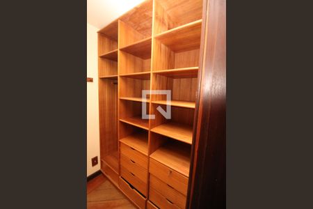 Casa à venda com 700m², 4 quartos e 7 vagasCloset da suíte 4