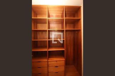 Casa à venda com 700m², 4 quartos e 7 vagasCloset da suíte 3