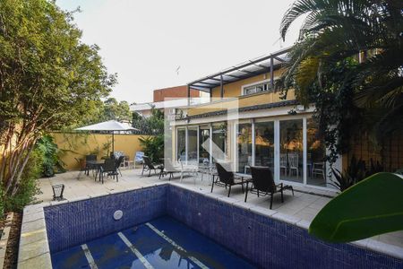 Casa à venda com 550m², 5 quartos e 6 vagasFachada posterior