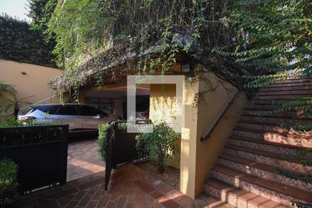 Casa à venda com 550m², 5 quartos e 6 vagasEntrada