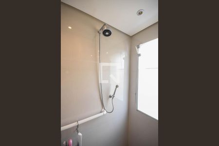 Casa à venda com 550m², 5 quartos e 6 vagasChuveiro do banheiro do escritório