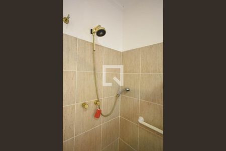 Casa à venda com 550m², 5 quartos e 6 vagasChuveiro do banheiro da suíte 4