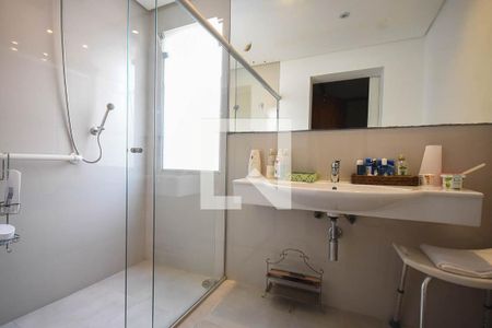 Casa à venda com 550m², 5 quartos e 6 vagasBanheiro do escritório