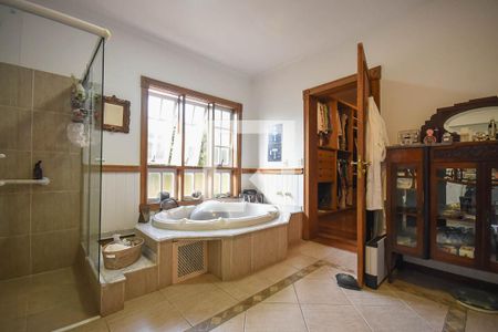 Casa à venda com 550m², 5 quartos e 6 vagasBanheiro suíte 4