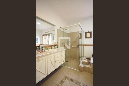 Casa à venda com 550m², 5 quartos e 6 vagasBanheiro suíte 4