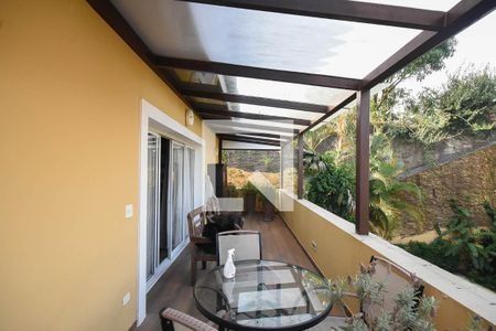 Casa à venda com 550m², 5 quartos e 6 vagasVaranda da suíte 4