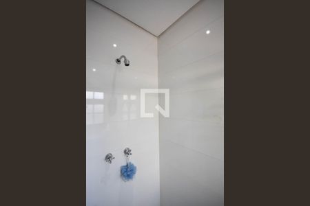 Casa à venda com 550m², 5 quartos e 6 vagasChuveiro do banheiro da suíte 3