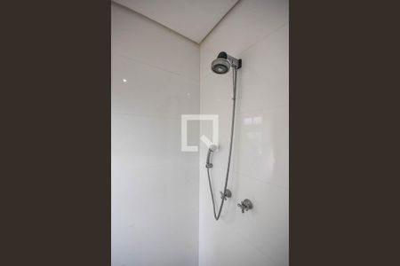 Casa à venda com 550m², 5 quartos e 6 vagasChuveiro do banheiro da suíte 2