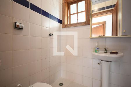 Casa à venda com 550m², 5 quartos e 6 vagasBanheiro de Serviço