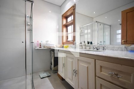 Casa à venda com 550m², 5 quartos e 6 vagasBanheiro suíte 3