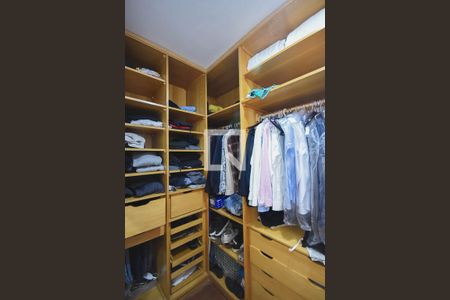 Casa à venda com 550m², 5 quartos e 6 vagasArmário da suíte 2