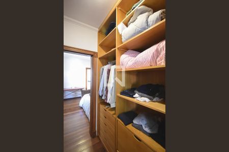 Casa à venda com 550m², 5 quartos e 6 vagasArmário da suíte 3