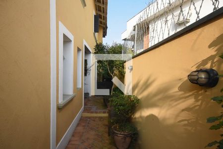 Casa à venda com 550m², 5 quartos e 6 vagasEntrada