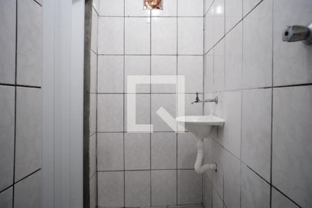 Banheiro de casa para alugar com 1 quarto, 30m² em Vila Araguaia, São Paulo
