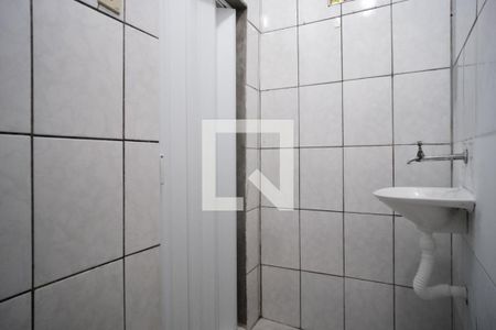 Banheiro de casa para alugar com 1 quarto, 30m² em Vila Araguaia, São Paulo