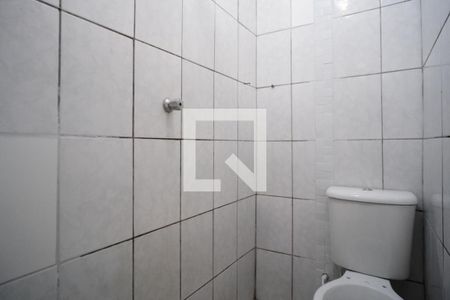 Banheiro de casa para alugar com 1 quarto, 30m² em Vila Araguaia, São Paulo