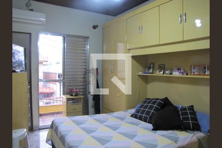 Suíte de casa à venda com 4 quartos, 240m² em Vila Pierina, São Paulo