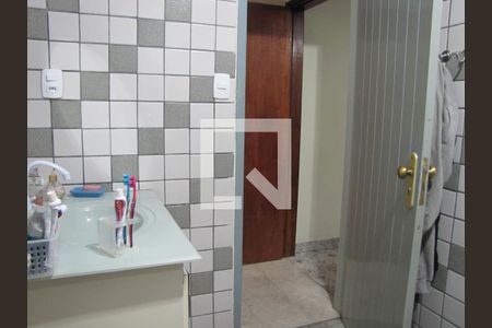 Casa à venda com 240m², 4 quartos e 4 vagasBanheiro