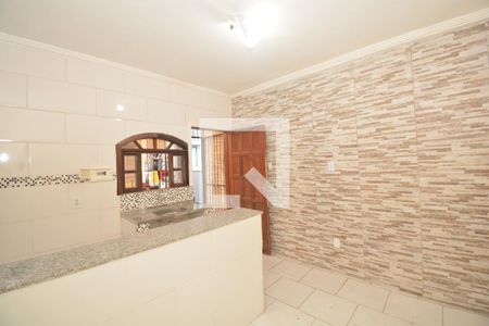 Sala/Cozinha de kitnet/studio para alugar com 1 quarto, 28m² em Marechal Hermes, Rio de Janeiro