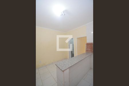 Sala/Cozinha de kitnet/studio para alugar com 1 quarto, 28m² em Marechal Hermes, Rio de Janeiro
