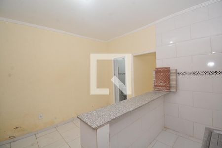 Sala/Cozinha de kitnet/studio para alugar com 1 quarto, 28m² em Marechal Hermes, Rio de Janeiro