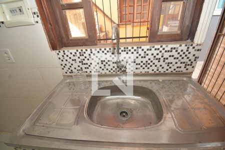 Sala/Cozinha de kitnet/studio para alugar com 1 quarto, 28m² em Marechal Hermes, Rio de Janeiro