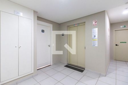 Apartamento à venda com 48m², 2 quartos e sem vaga Apartamento à venda com 48m², 2 quartos e sem vagaHall