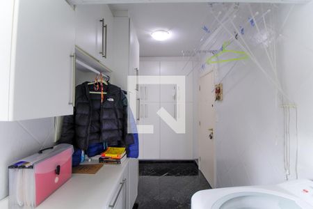 Apartamento à venda com 145m², 3 quartos e 3 vagas Apartamento à venda com 145m², 3 quartos e 3 vagasÁrea de Serviço