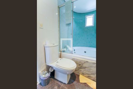 Apartamento à venda com 145m², 3 quartos e 3 vagas Apartamento à venda com 145m², 3 quartos e 3 vagasBanheiro da Suíte 1