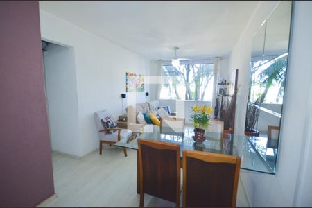 Sala de Apartamento com 2 quartos, 72m² Icaraí