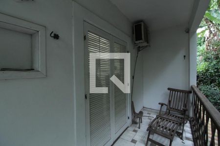 Casa à venda com 240m², 4 quartos e 4 vagasVaranda - Suíte