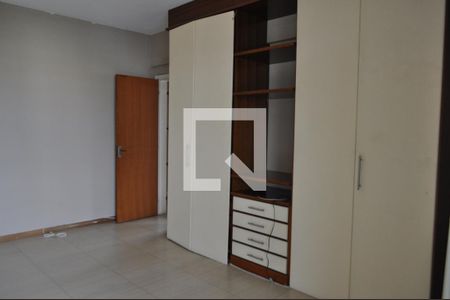 Apartamento à venda com 98m², 3 quartos e 1 vagaQuarto 2 - Armários