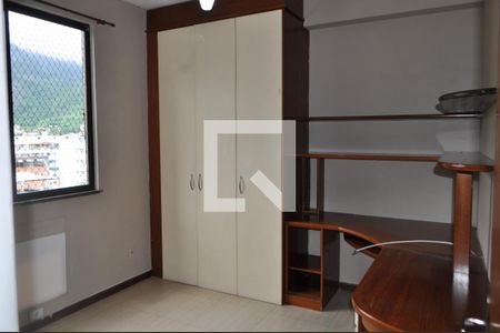 Apartamento à venda com 98m², 3 quartos e 1 vagaQuarto 2 - Armários