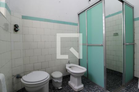 Casa à venda com 290m², 4 quartos e 4 vagasBanheiro comum