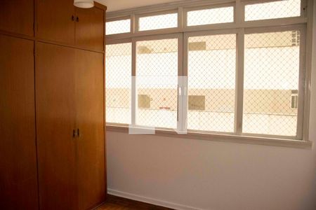 Quarto de apartamento para alugar com 2 quartos, 75m² em Itararé, São Vicente