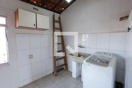 Casa de condomínio à venda com 100m², 3 quartos e 2 vagasÁrea de Serviço