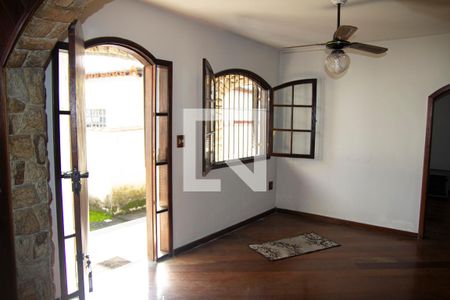 Sala de casa para alugar com 3 quartos, 180m² em Nova Cidade, São Gonçalo