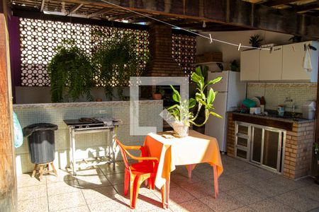 Casa para alugar com 250m², 4 quartos e 2 vagas Casa para alugar com 250m², 4 quartos e 2 vagasTerraço