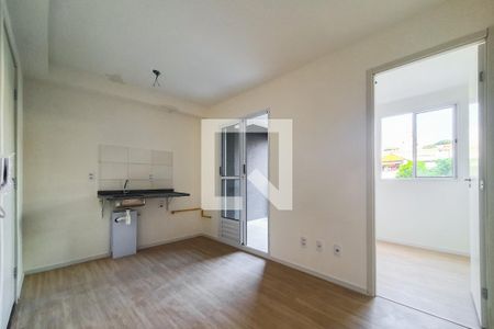 Sala / Cozinha de apartamento para alugar com 2 quartos, 31m² em Vila Monumento, São Paulo