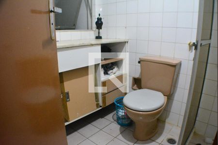 Banheiro de apartamento para alugar com 1 quarto, 53m² em Armação, Salvador