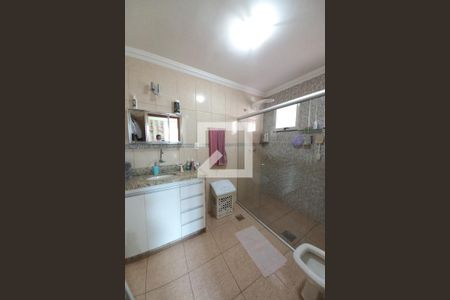 Casa à venda com 200m², 7 quartos e 8 vagasBanheiro da Suíte 2